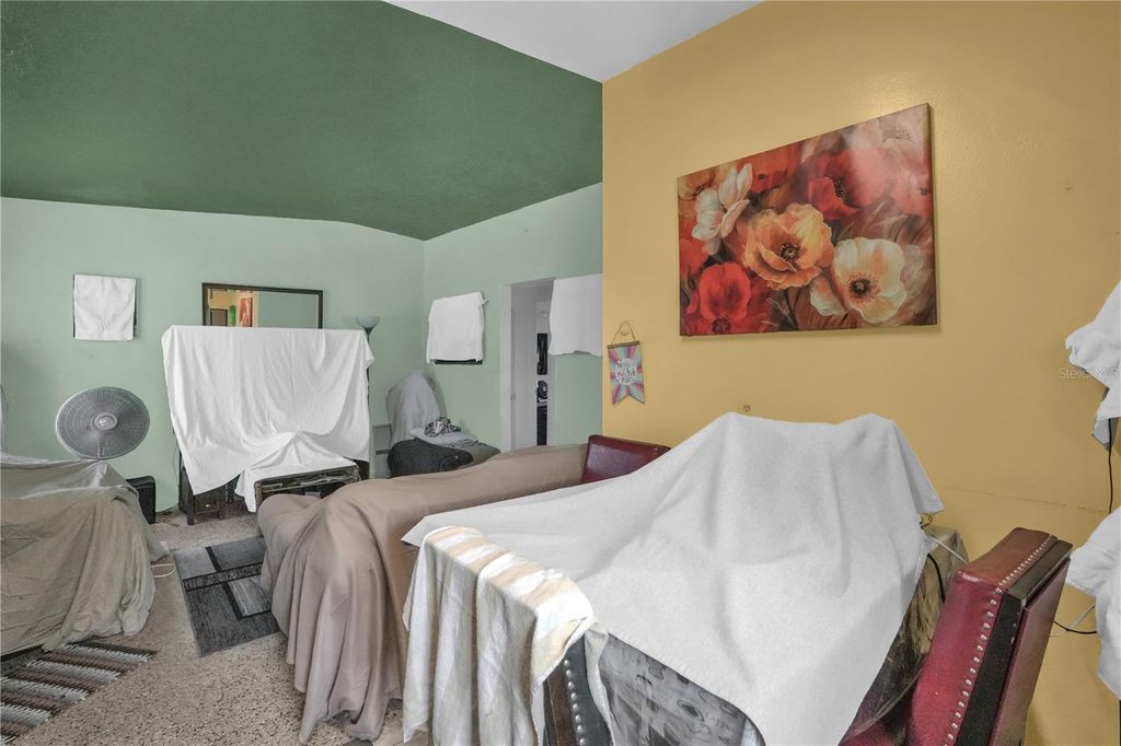 Image 10 of property listing at 1113 S LEE AVENUE, Orlando, FL 32805