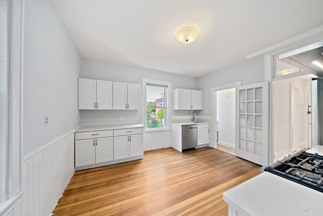 98 Boylston St 3, Brookline, MA 02445