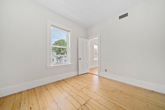 98 Boylston St 3, Brookline, MA 02445