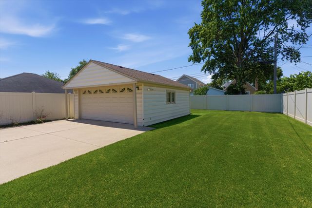 7648 N Osceola Avenue, Niles, IL 60714