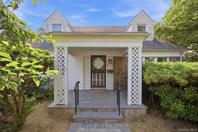 102 Stephan Marc Lane, New Hyde Park, NY 11040