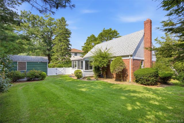 102 Stephan Marc Lane, New Hyde Park, NY 11040