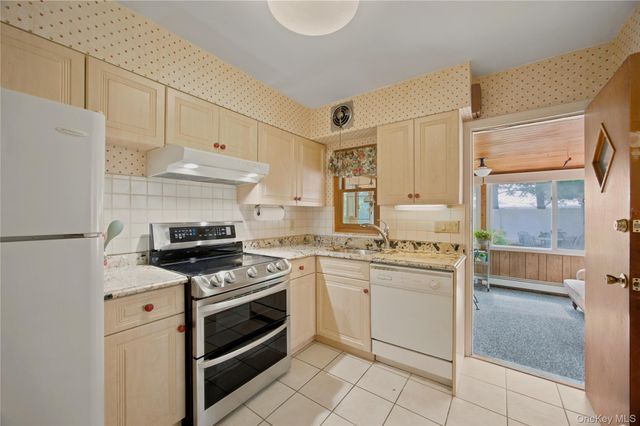 102 Stephan Marc Lane, New Hyde Park, NY 11040
