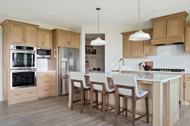3725 Knightsbridge Lane N, Lake Elmo, MN 55042