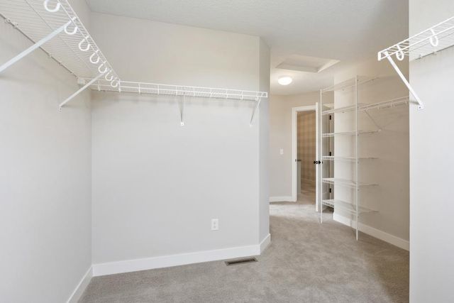 3725 Knightsbridge Lane N, Lake Elmo, MN 55042