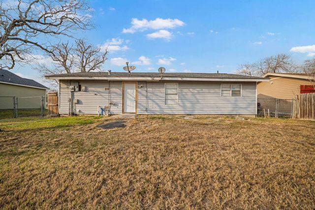 104 Moonlite, Sinton, TX 78387
