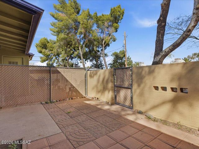 350 N Silverbell Rd Apt 145, Tucson, AZ 85745
