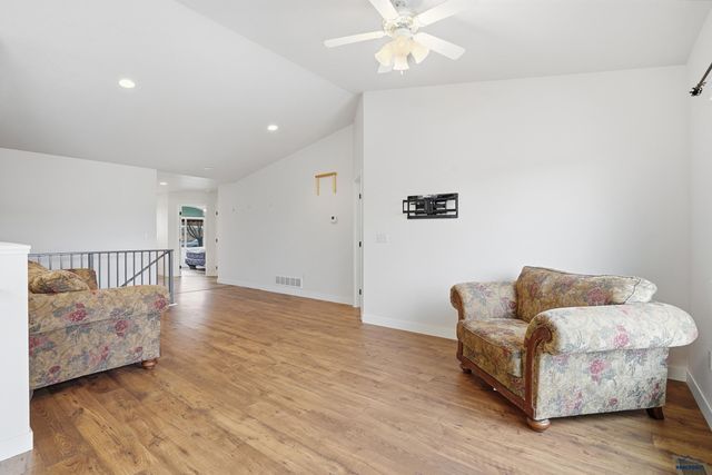 6908 EMERALD HEIGHTS RD, Summerset, SD 57718