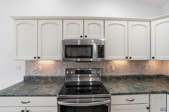 6908 EMERALD HEIGHTS RD, Summerset, SD 57718