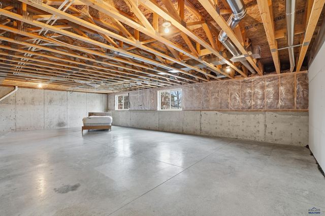 6908 EMERALD HEIGHTS RD, Summerset, SD 57718