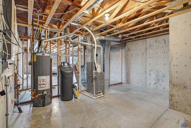 6908 EMERALD HEIGHTS RD, Summerset, SD 57718