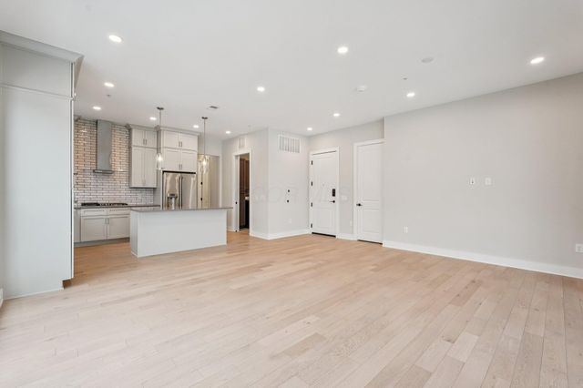 2842 Gunnison Drive, 303, Columbus, OH 43228