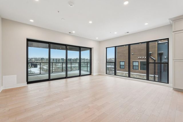 2842 Gunnison Drive, 303, Columbus, OH 43228