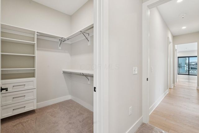 2842 Gunnison Drive, 303, Columbus, OH 43228