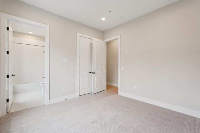 2842 Gunnison Drive, 303, Columbus, OH 43228