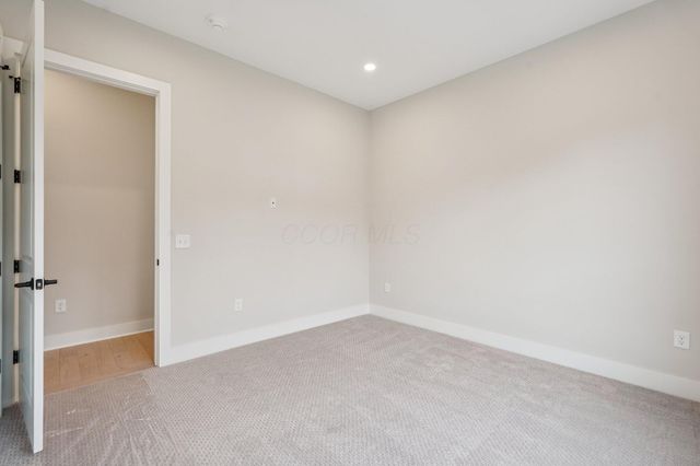 2842 Gunnison Drive, 303, Columbus, OH 43228