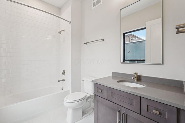 2842 Gunnison Drive, 303, Columbus, OH 43228