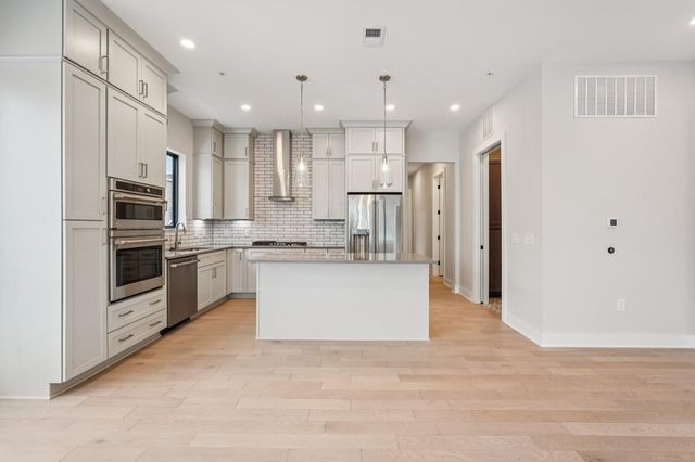 2842 Gunnison Drive, 303, Columbus, OH 43228