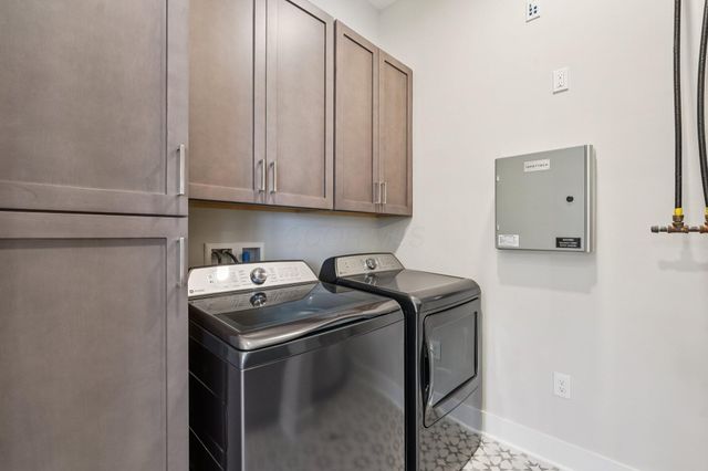 2842 Gunnison Drive, 303, Columbus, OH 43228