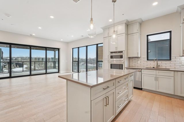 2842 Gunnison Drive, 303, Columbus, OH 43228