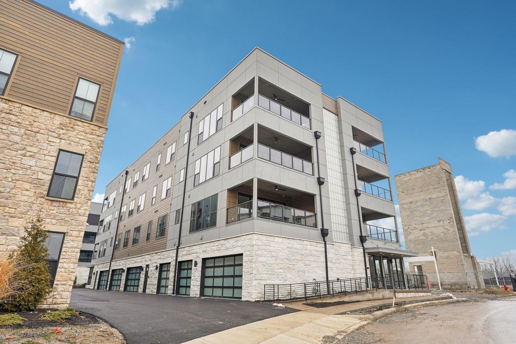 2842 Gunnison Drive, 303, Columbus, OH 43228