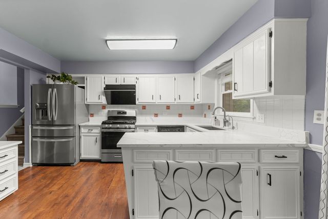 2613 Midland Drive, Naperville, IL 60564