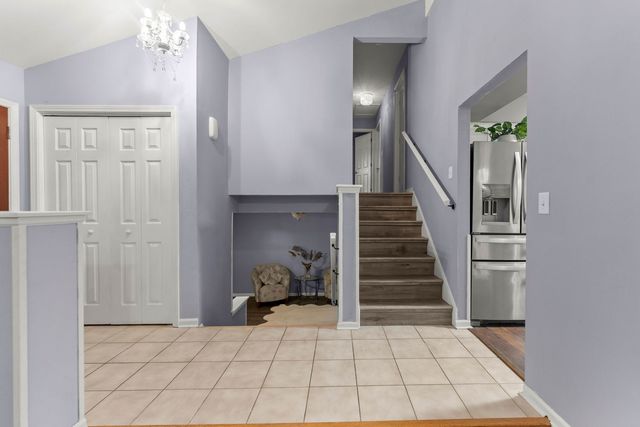 2613 Midland Drive, Naperville, IL 60564