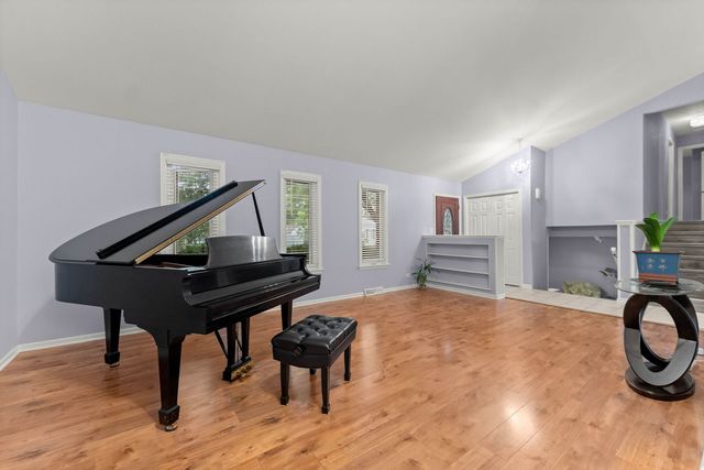 2613 Midland Drive, Naperville, IL 60564