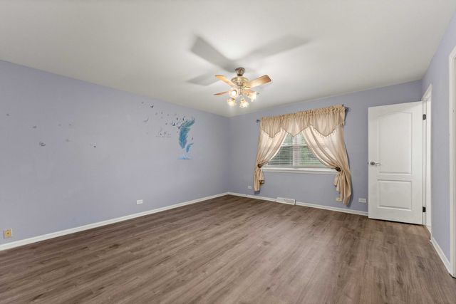 2613 Midland Drive, Naperville, IL 60564