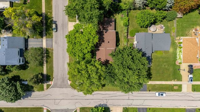 2613 Midland Drive, Naperville, IL 60564