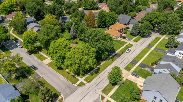 2613 Midland Drive, Naperville, IL 60564