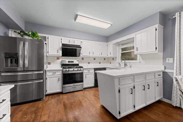 2613 Midland Drive, Naperville, IL 60564