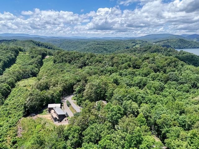 883 Village Road, Murphy, NC 28906