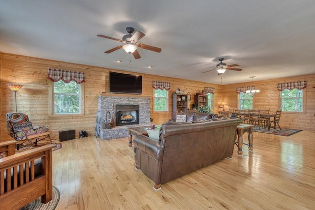 883 Village Road, Murphy, NC 28906