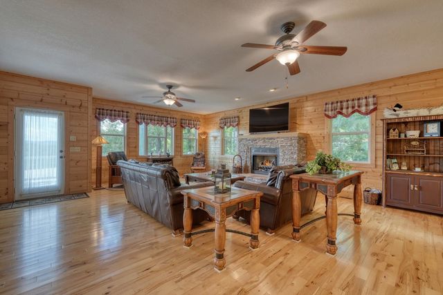 883 Village Road, Murphy, NC 28906