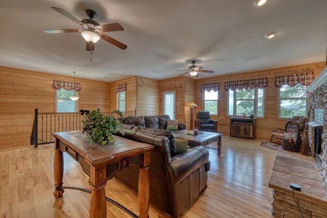 883 Village Road, Murphy, NC 28906