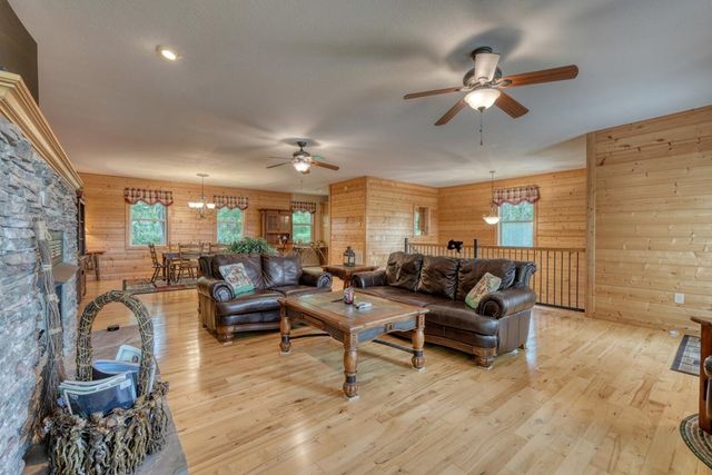 883 Village Road, Murphy, NC 28906