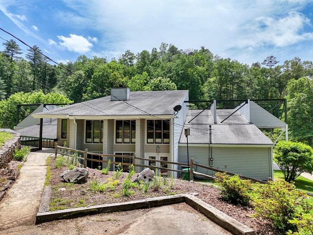 883 Village Road, Murphy, NC 28906