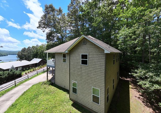 883 Village Road, Murphy, NC 28906