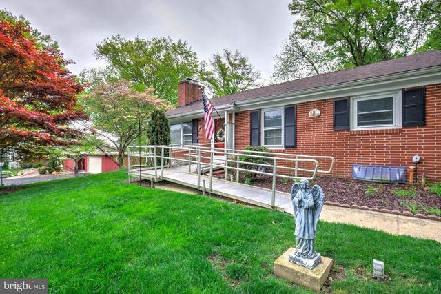 2584 SPRING VALLEY RD, Lancaster, PA 17601