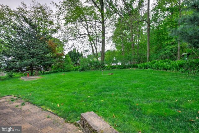 2584 SPRING VALLEY RD, Lancaster, PA 17601