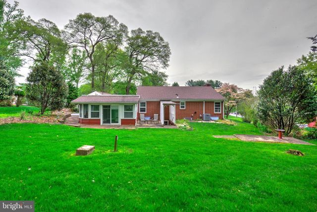 2584 SPRING VALLEY RD, Lancaster, PA 17601
