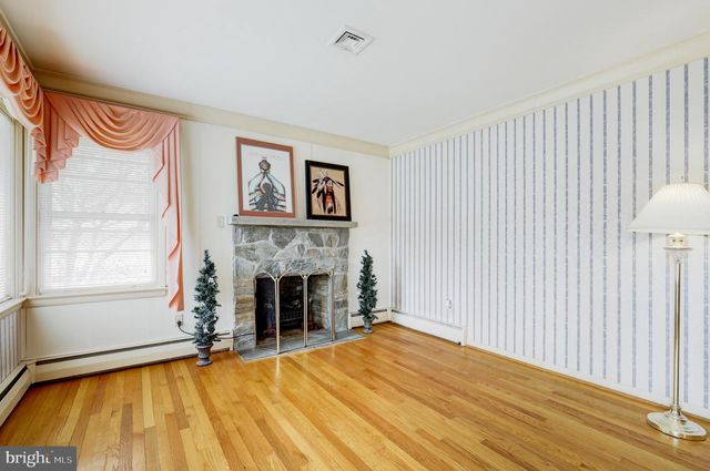 2584 SPRING VALLEY RD, Lancaster, PA 17601