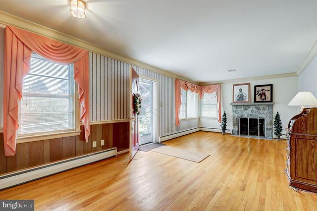2584 SPRING VALLEY RD, Lancaster, PA 17601