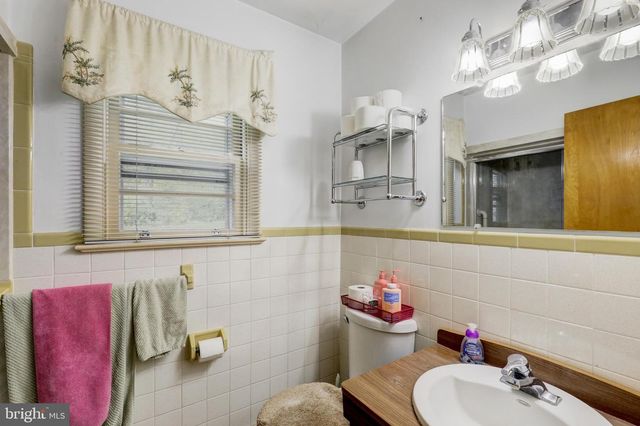 2584 SPRING VALLEY RD, Lancaster, PA 17601