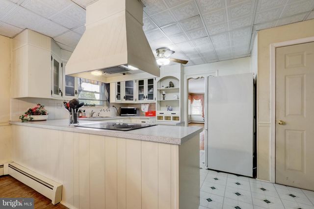 2584 SPRING VALLEY RD, Lancaster, PA 17601