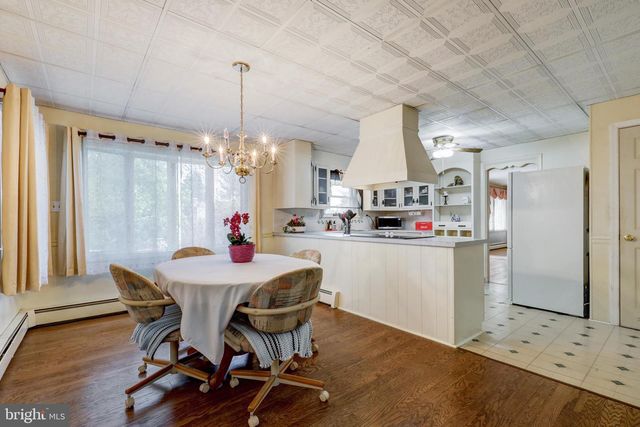 2584 SPRING VALLEY RD, Lancaster, PA 17601