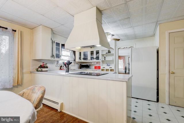2584 SPRING VALLEY RD, Lancaster, PA 17601