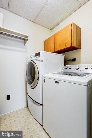 2584 SPRING VALLEY RD, Lancaster, PA 17601