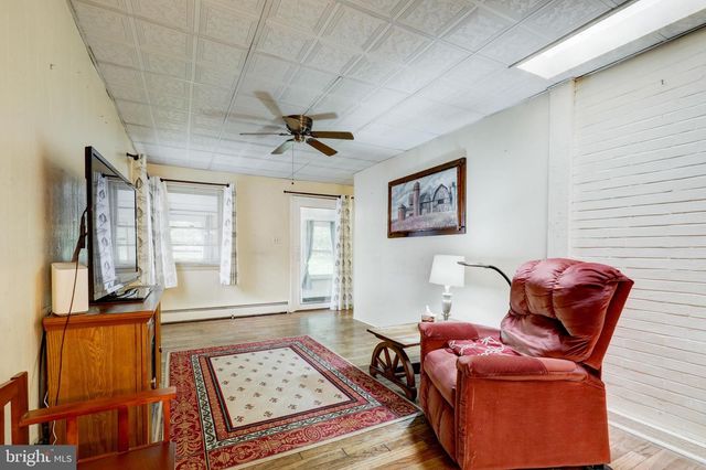 2584 SPRING VALLEY RD, Lancaster, PA 17601